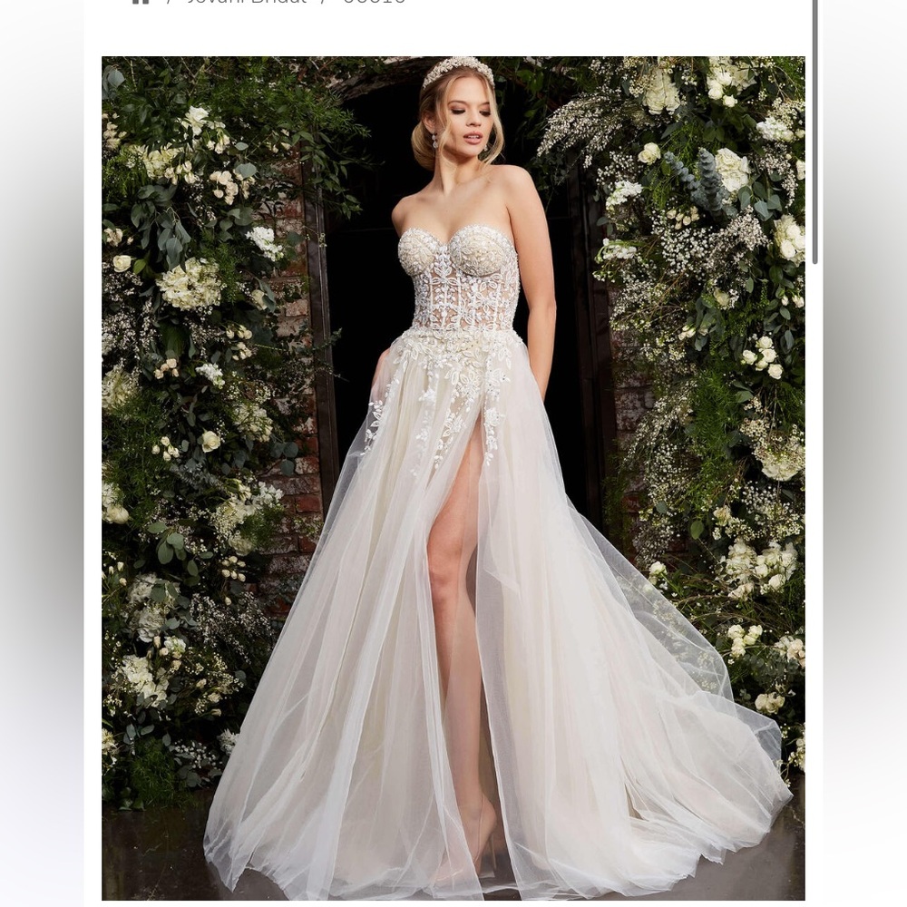 Jovani dress never worn I did add swoopy sleeve